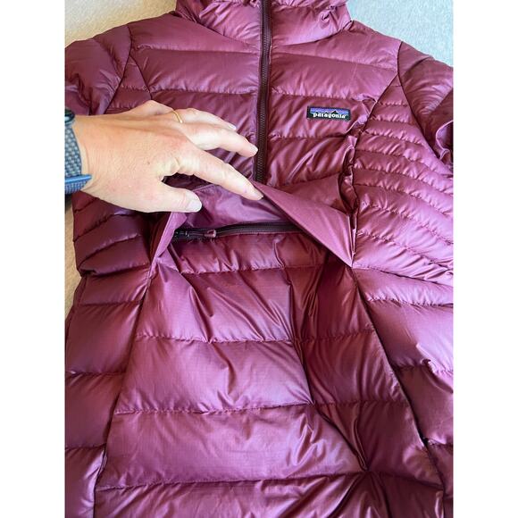 Patagonia Women’s XS Down Sweater Hoody Pullover dark currant puffy puffer coat - Picture 6 of 12